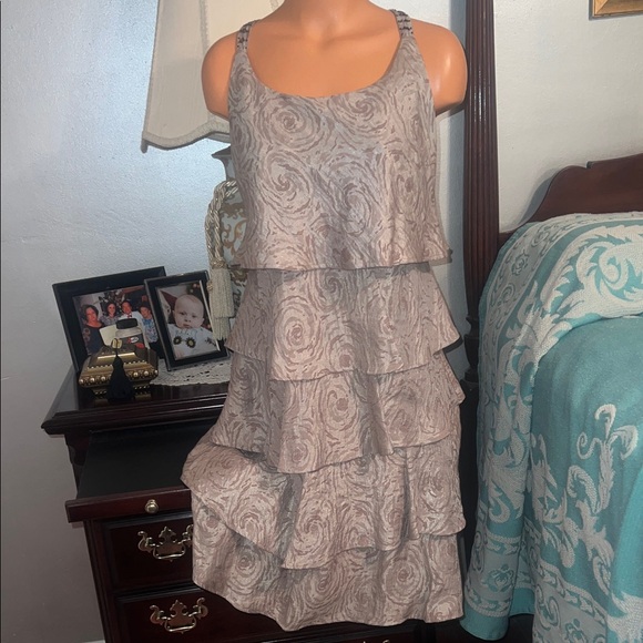 🤩Signature by Robbie Bee tiered dress - Picture 3 of 9